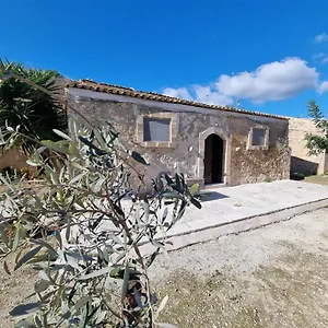 https://il-casale-suiterooms.sicilyhotelsitaly.net